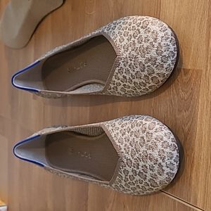 Size 9 Women's Rothy's flats in portobello mushroom
